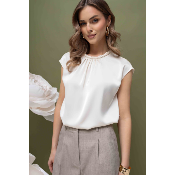 Elegancki, satynowy top z ozdobnym marszczeniem na dekolcie