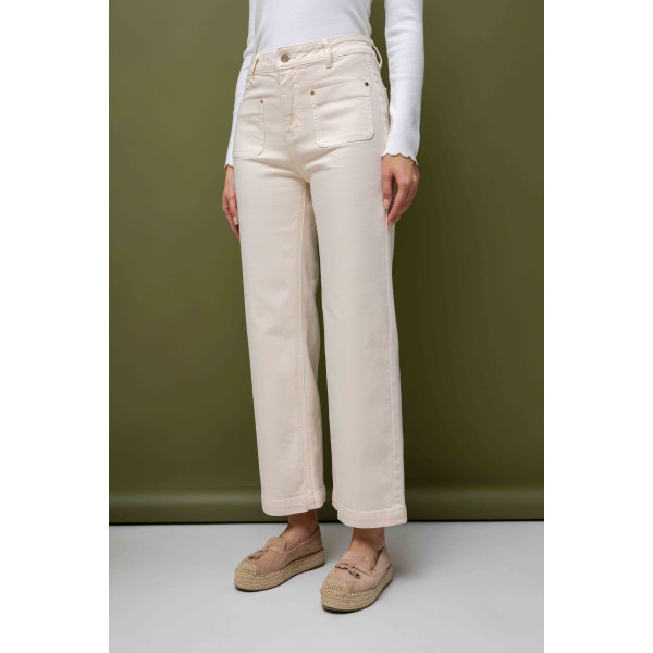 Kremowe jeansy damskie typu KICK-FLARE