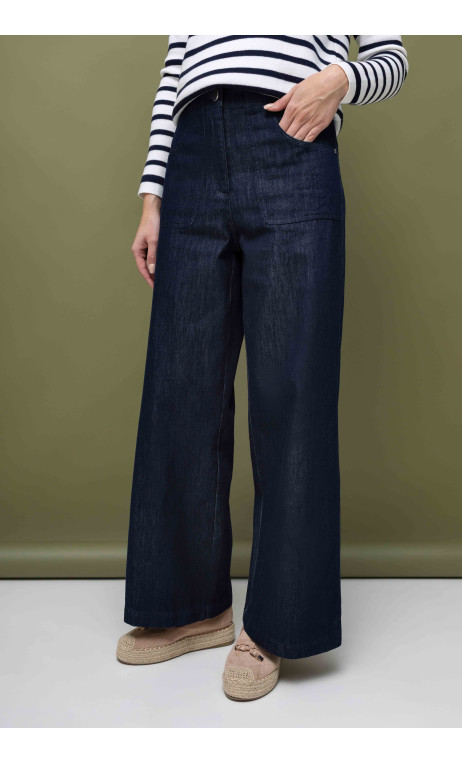 Granatowe jeansy z ozdobnymi kieszeniami i prostą nogawką