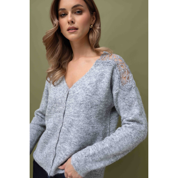 Szary sweter z koronką na ramionach